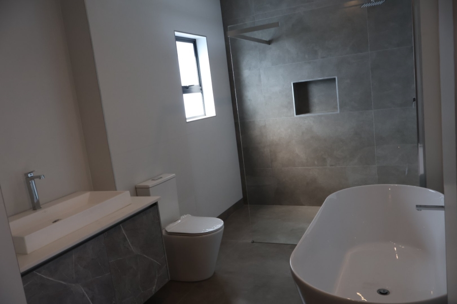 5 Bedroom Property for Sale in Kosmos North West